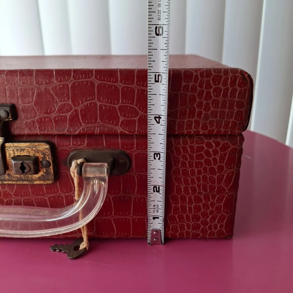 Vintage Red Faux Croc Overnight Train Case Lucite Handle Hurd Co Kansas City MO